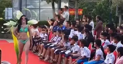 Vụ thí sinh hoa hậu diễn áo tắm trước học sinh: BTC xin lỗi, siết chặt quy trình