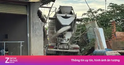 Xe bồn mất phanh tông sập nhà dân ở Đồng Nai, 2 người thương vong
