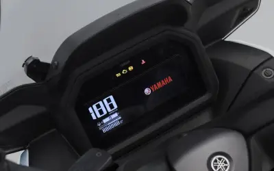 Xe ga 249cc Yamaha XMAX ABS 2026 giá 104 triệu đồng, vượt mặt SH
