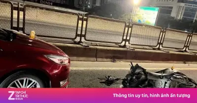 Xe máy đi ngược chiều Vành đai 3, đấu đầu ô tô tại Hà Nội