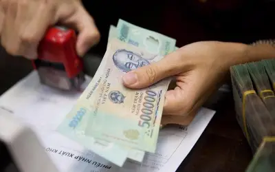 Đề xuất giảm tuổi trợ cấp hưu trí; Hà Nội theo dõi bữa ăn bán trú