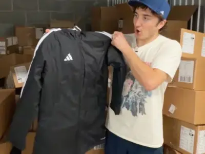 YouTuber Mỹ mua kho chứa đồ 58 triệu, phát hiện hàng Adidas trị giá 3,1 tỷ