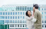 3 hành động đàn ông nhớ bạn thầm kín không nói lời yêu
