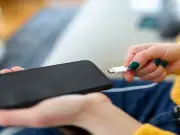 3 thói quen sạc pin điện thoại hại pin nhiều người mắc phải