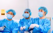 4 giờ phẫu thuật nội soi loại bỏ khối u gan phức tạp cho bệnh nhân Campuchia