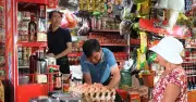 An Giang giảm nghèo thông tin, hướng dẫn tiêu dùng an toàn cho người dân biên giới