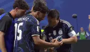 Argentina cười cợt 'phao thi' bắt phạt đền của Pickford sau chiến thắng 2-1