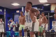 Argentina ăn mừng cuồng nhiệt sau chiến thắng Ai Cập, nhắc Messi và Maradona