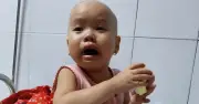 Bé gái 3 tuổi mắc ung thư máu: Mẹ ơi cứu con, con đau