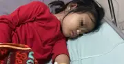 Bé gái 5 tuổi suýt suy thận vì ăn kem nhiễm E.coli