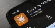 Bí ẩn làn sóng khóa tài khoản Claude tại Trung Quốc giữa lúc Anthropic tố Alibaba