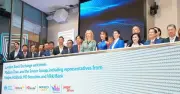 Bà Nguyễn Thị Phương Thảo bấm nút khai phiên Sàn giao dịch Chứng khoán London