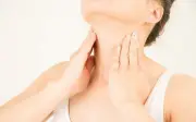 Bí quyết massage cổ chống chảy xệ, xóa nếp nhăn hiệu quả