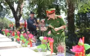 Bộ Tư lệnh CSCĐ dâng hương tưởng niệm anh hùng liệt sĩ tại Vị Xuyên