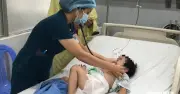 Bé trai 4 tuổi suy đa cơ quan vì uống hơn 1 lít sữa tươi mỗi ngày