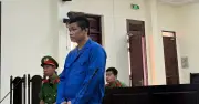 Bé trai 7 tuổi bị cha ép bán vé số, ngủ gầm cầu thang suốt 2 năm