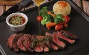Bác sĩ giải đáp: Ăn thịt bò tái có thực sự bổ dưỡng hơn thịt chín?