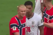 Bellingham và Haaland cười đùa giữa trận tứ kết World Cup, gây sốt mạng xã hội