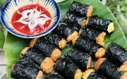 Biến tấu ức gà thành chả cuốn rong biển thơm ngon, đủ chất
