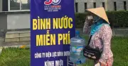 Bình nước miễn phí và nghĩa tình ngành điện TP.HCM sau 50 năm