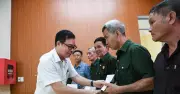 Báo VietnamNet trao quà tri ân tháng Bảy tại xã Lục Hạ, Trùng Hà