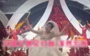 Cô dâu 38 tuổi gây tranh cãi với màn biểu diễn quá lố trong đám cưới