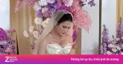 Cô dâu giải quyết công việc ngay trong lễ cưới gây sốt mạng xã hội