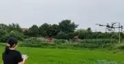 Cô gái dùng drone làm nông giúp hơn 300 hộ dân đổi đời