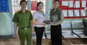 Cô giáo Tạ Thị Thu nhặt được 18 triệu đồng, giao trả người mất