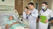 Cụ thương binh 85 tuổi thoát khỏi vết thương hơn 50 năm nhờ vi phẫu