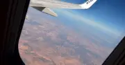 Cửa sổ Boeing 737 bật tung giữa không trung, hành khách bị thương