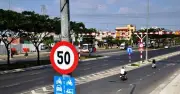 Cục Đường bộ nói gì về bất cập biển báo khiến tài xế hoa mắt phải phanh gấp?