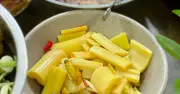 Cách muối măng ớt ngon giòn, an toàn tại nhà