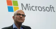 CEO Microsoft chỉ trích Anthropic đạo đức giả về dữ liệu huấn luyện AI
