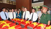 Chủ tịch Quốc hội dâng hương tri ân liệt sĩ tại Công viên Lê Thị Riêng