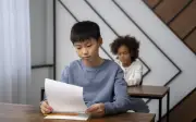 Cha mẹ khôn ngoan không mắng con vì điểm kém, thay vào đó làm 6 điều này
