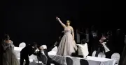 Chiếc đèn chùm kỷ lục trong vở diễn La Traviata