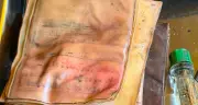 Chiêm ngưỡng di vật bên 7 bộ hài cốt liệt sĩ ở công viên Lê Thị Riêng