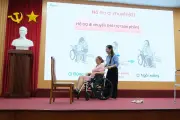 Chăm sóc người cao tuổi: Từ công việc giản đơn thành nghề chuyên nghiệp