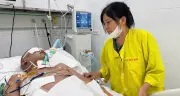 Chồng mất vì ung thư, người mẹ góa quặn lòng nhìn con trai giành giật sự sống