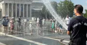 Châu Âu và Mỹ oằn mình vì nắng nóng cực đoan, hàng nghìn người thiệt mạng