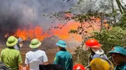 Cháy lớn bãi rác Đồng Hới, Quảng Bình: Khói đen cuộn cao hàng chục mét