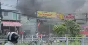 Cháy nhà trên đường Kênh 19-5, khu dân cư náo loạn sáng 27.7
