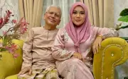 Cưới chồng 70 tuổi khi 22, người phụ nữ Malaysia có 2 con