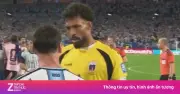 Cái ôm cảm động giữa Messi và Vozinha gây bão mạng xã hội