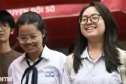 Cảm xúc vỡ òa của thí sinh, phụ huynh khi xem điểm thi tốt nghiệp THPT