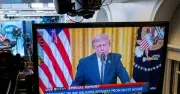 Cần trả bao nhiêu tiền để biết trước tuyên bố của ông Trump?