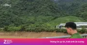 Công an xã Bum Tở dùng flycam tìm nạn nhân đuối nước trên sông Đà