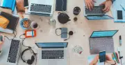 Công nghệ tái định nghĩa văn hóa đọc: Video, AI và podcast thay thế sách?