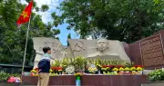 Cảnh đời nặng thấp hương ngóng tin hài cốt liệt sĩ ở công viên Lê Thị Riêng